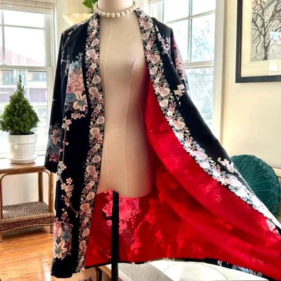 Silk Kimono, Made in Japan - Picture 1 of 8